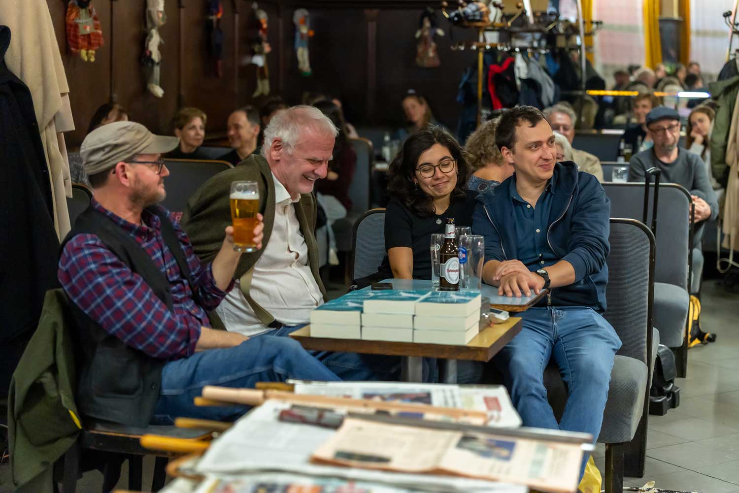 sandraphoto-art-design_Kriminacht_2025_CafeWeidinger_Petra-Hartlieb_023