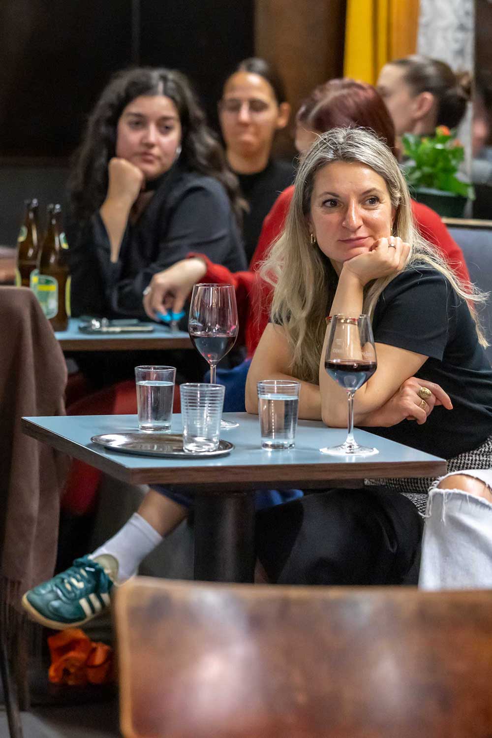 sandraphoto-art-design_Kriminacht_2025_CafeWeidinger_Petra-Hartlieb_026